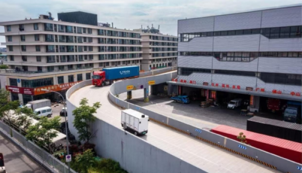 央媒下的九识无人车 打造智慧服务新场景，推动园区运输加速