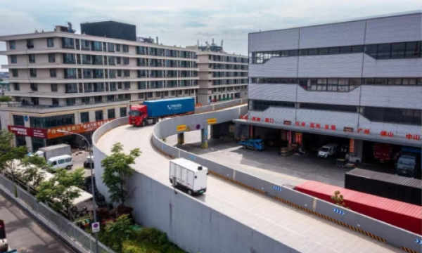 央媒下的九识无人车 打造智慧服务新场景，推动园区运输加速